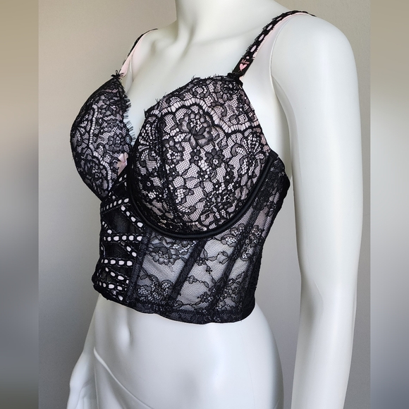 Victoria's Secret Black Lace Underwire Bra with Floral Patterns - Picture 2 of 11